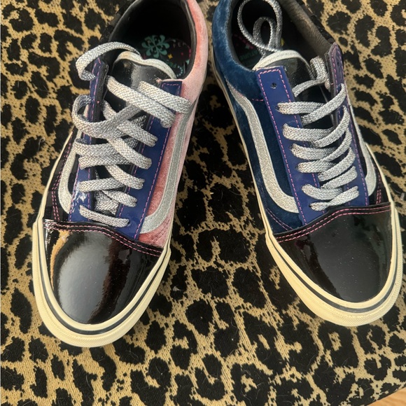 Vans - Picture 3 of 9